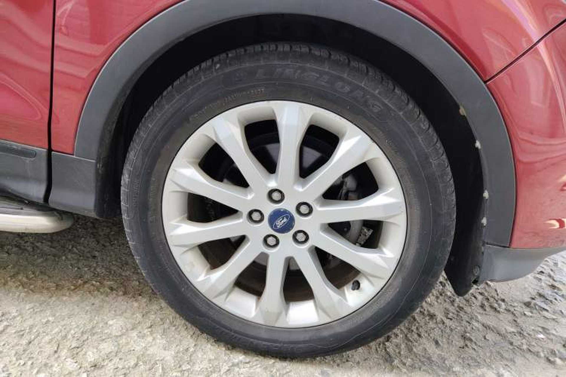 Used Ford Kuga 2013 1.6L GTDi Two-Wheel-Drive Trend Model Right Front Wheel Hub