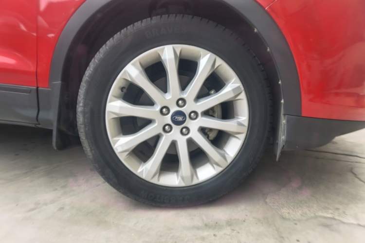 Used Ford Kuga 2013 1.6L GTDi Two-Wheel-Drive Comfort Model Right Front Wheel Hub