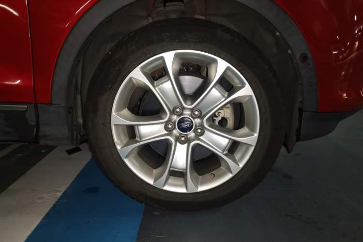 Used Ford Kuga 2013 2.0L GTDi Four-Wheel-Drive Sport Model Right Front Wheel Hub