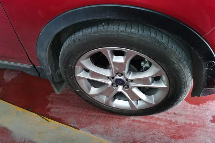Used Ford Kuga 2013 2.0L GTDi Four-Wheel-Drive Sport Model Right Front Wheel Hub