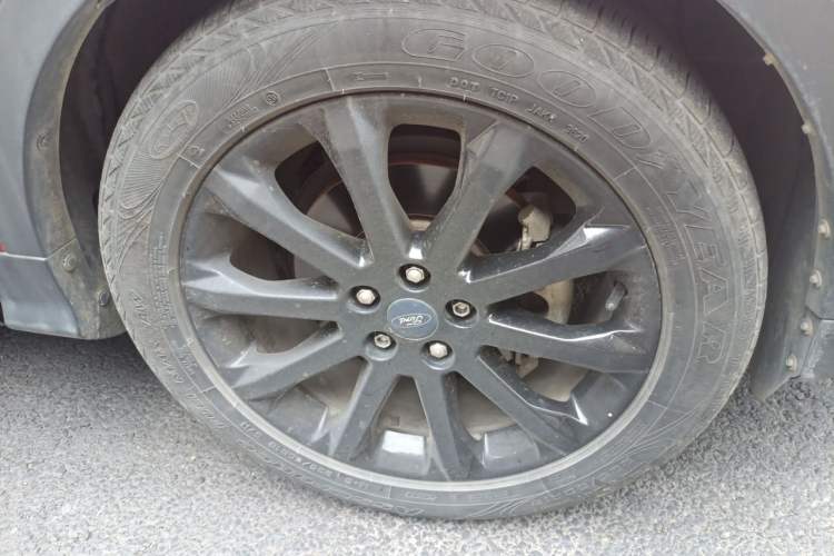 Used Ford Kuga 2013 1.6L GTDi Two-Wheel-Drive Trend Model Right Front Wheel Hub