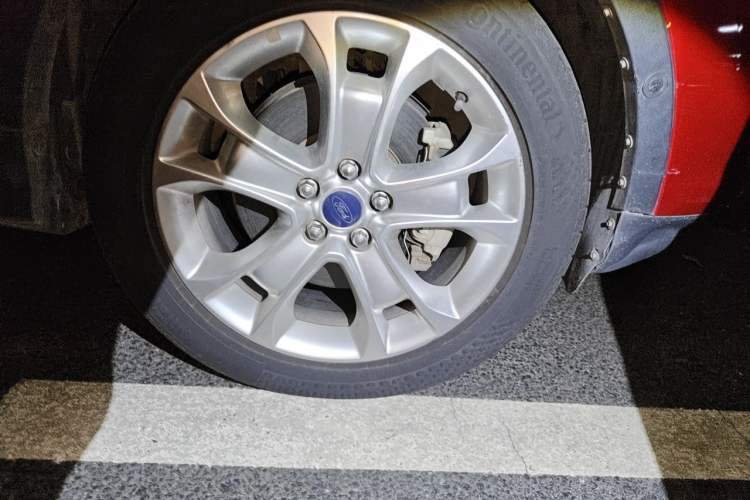 Used Ford Kuga 2013 2.0L GTDi Four-Wheel-Drive Sport Model Right Front Wheel Hub