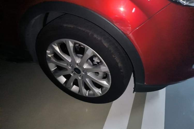 Used Ford Kuga 2013 2.0L GTDi Four-Wheel-Drive Elite Model Right Front Wheel Hub