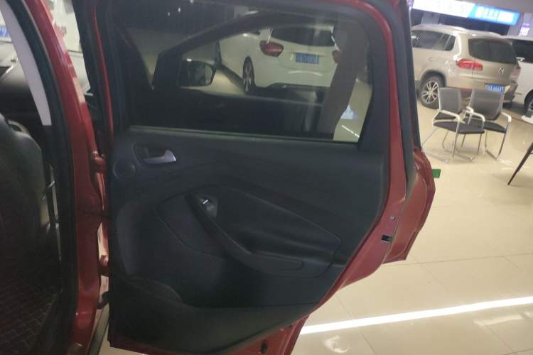 Used Ford Kuga 2013 2.0L GTDi Four-Wheel-Drive Sport Model Right Rear Door Interior