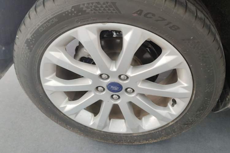 Used Ford Kuga 2013 1.6L GTDi 4x4 Elite Model Right Rear Wheel Hub