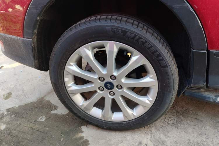 Used Ford Kuga 2013 1.6L GTDi Two-Wheel-Drive Comfort Model Right Rear Wheel Hub