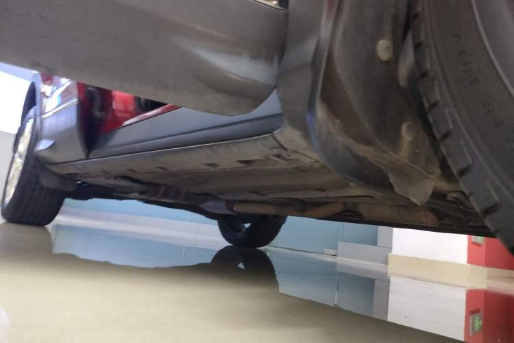 Used Ford Kuga 2013 2.0L GTDi Four-Wheel-Drive Sport Model Right Side Sill