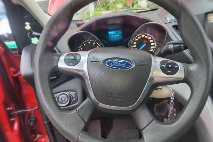 Used Ford Kuga 2013 1.6L GTDi Two-Wheel-Drive Comfort Model Steering Wheel