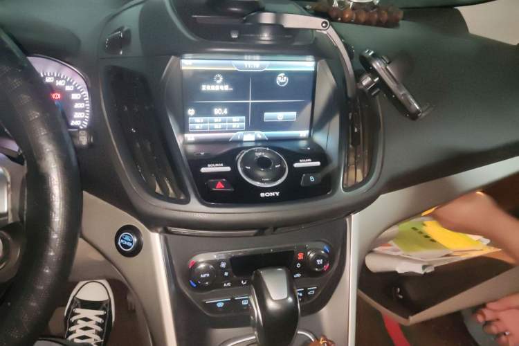 Used Ford Kuga 2013 2.0L GTDi Four-Wheel Drive Premium Model Audio And AC Panel