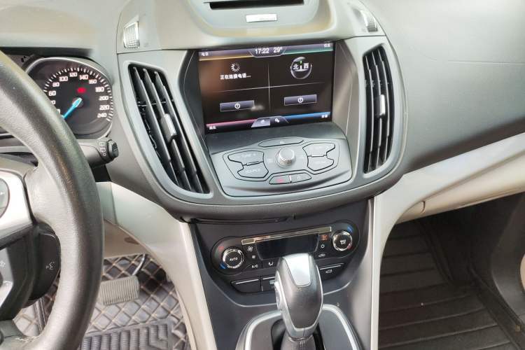 Used Ford Kuga 2013 2.0L GTDi Four-Wheel-Drive Elite Model Audio And AC Panel