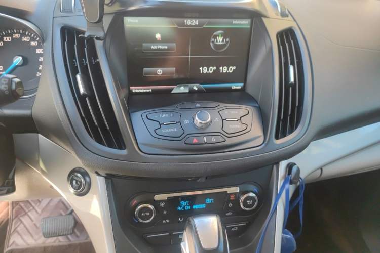 Used Ford Kuga 2013 2.0L GTDi Four-Wheel-Drive Elite Model Audio And AC Panel