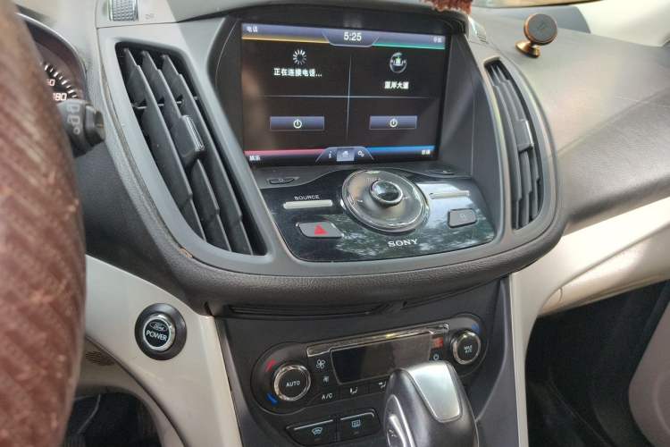 Used Ford Kuga 2013 2.0L GTDi Four-Wheel Drive Premium Model Audio And AC Panel