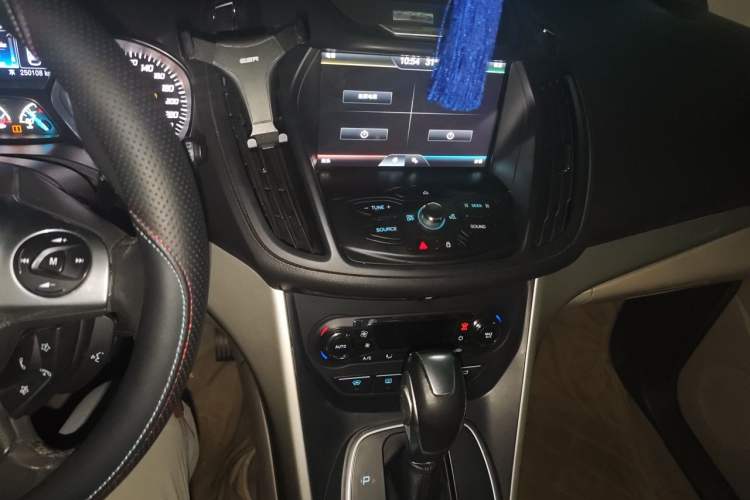 Used Ford Kuga 2013 2.0L GTDi Four-Wheel-Drive Elite Model Audio And AC Panel