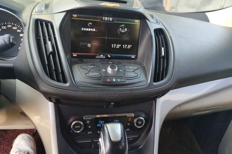 Used Ford Kuga 2013 2.0L GTDi Four-Wheel-Drive Elite Model Audio And AC Panel