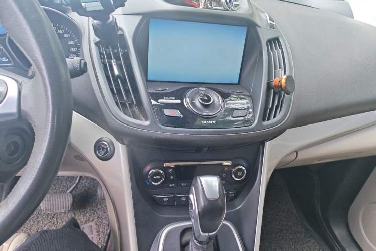 Used Ford Kuga 2013 2.0L GTDi Four-Wheel Drive Premium Model Audio And AC Panel