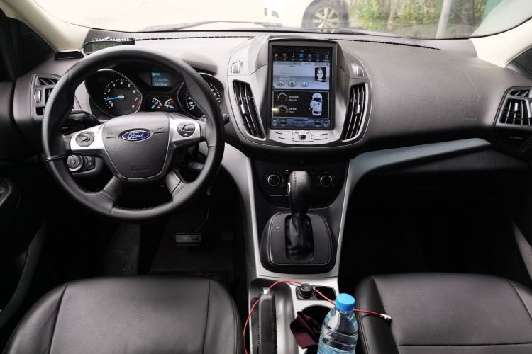 Used Ford Kuga 2013 1.6L GTDi Two-Wheel-Drive Comfort Model Center Console
