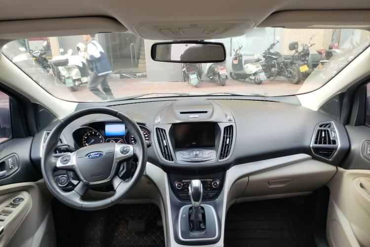 Used Ford Kuga 2013 2.0L GTDi Four-Wheel-Drive Elite Model Center Console