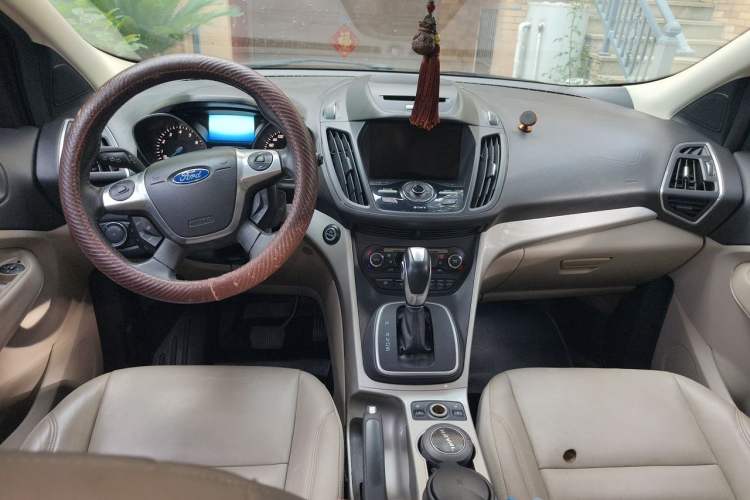 Used Ford Kuga 2013 2.0L GTDi Four-Wheel Drive Premium Model Center Console