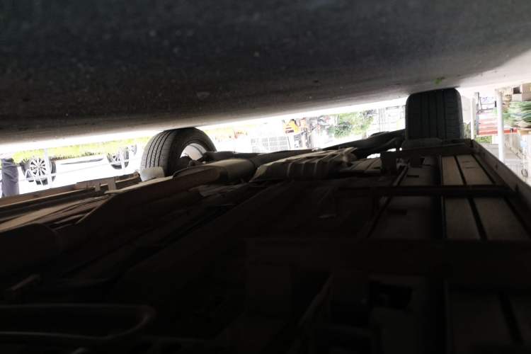 Used Ford Kuga 2013 1.6L GTDi Two-Wheel-Drive Comfort Model Chassis Front Right