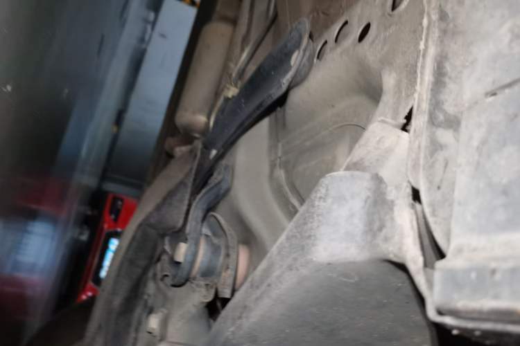 Used Ford Kuga 2013 1.6L GTDi Two-Wheel-Drive Comfort Model Chassis Front Right