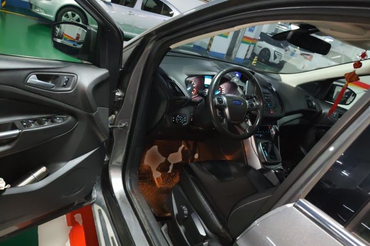 Used Ford Kuga 2013 1.6L GTDi Two-Wheel-Drive Trend Model Driver Seat
