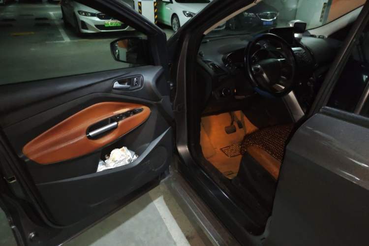 Used Ford Kuga 2013 1.6L GTDi Two-Wheel-Drive Comfort Model Driver Seat