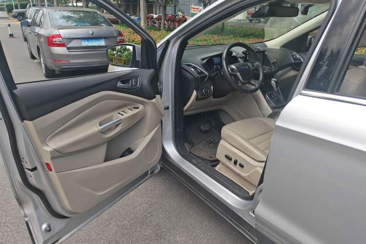 Used Ford Kuga 2013 2.0L GTDi Four-Wheel Drive Premium Model Driver Seat