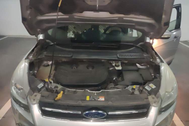 Used Ford Kuga 2013 2.0L GTDi Four-Wheel Drive Premium Model Engine Bay