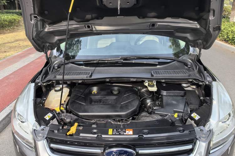 Used Ford Kuga 2013 2.0L GTDi Four-Wheel Drive Premium Model Engine Bay