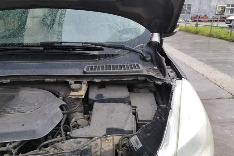 Used Ford Kuga 2013 1.6L GTDi Two-Wheel-Drive Comfort Model Engine Bay Left