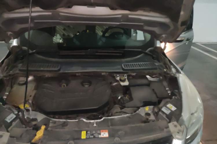 Used Ford Kuga 2013 2.0L GTDi Four-Wheel Drive Premium Model Engine Bay Left