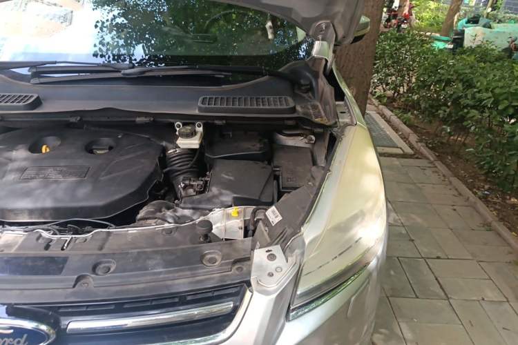 Used Ford Kuga 2013 2.0L GTDi Four-Wheel Drive Premium Model Engine Bay Left