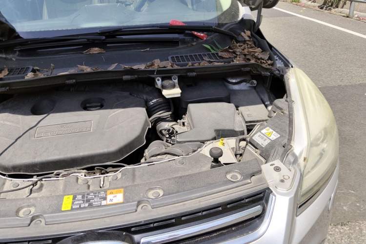 Used Ford Kuga 2013 2.0L GTDi Four-Wheel Drive Premium Model Engine Bay Left