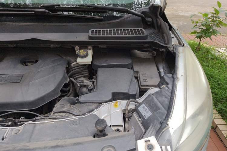Used Ford Kuga 2013 2.0L GTDi Four-Wheel Drive Premium Model Engine Bay Left