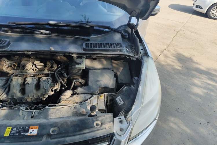 Used Ford Kuga 2013 2.0L GTDi Four-Wheel-Drive Elite Model Engine Bay Left