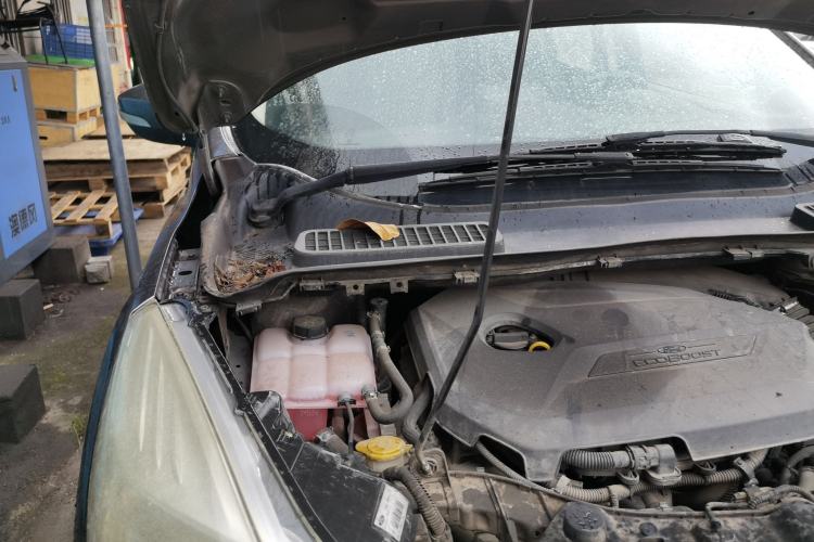 Used Ford Kuga 2013 1.6L GTDi Two-Wheel-Drive Comfort Model Engine Bay Right