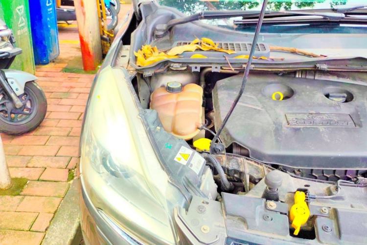 Used Ford Kuga 2013 2.0L GTDi Four-Wheel Drive Premium Model Engine Bay Right