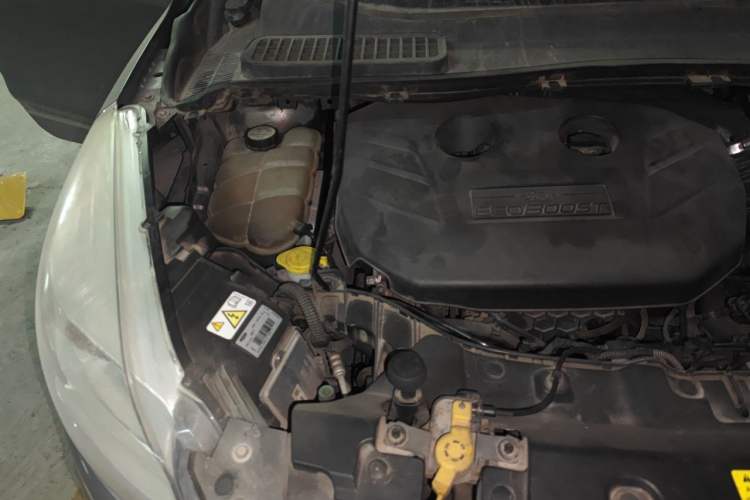 Used Ford Kuga 2013 2.0L GTDi Four-Wheel Drive Premium Model Engine Bay Right