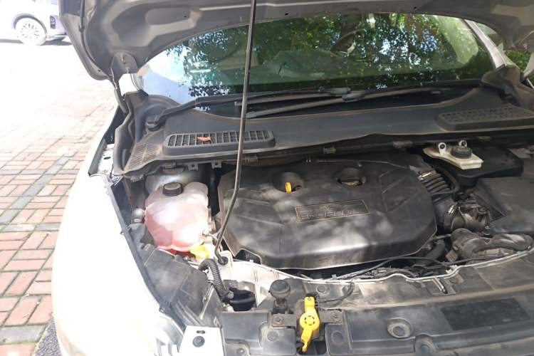 Used Ford Kuga 2013 2.0L GTDi Four-Wheel Drive Premium Model Engine Bay Right