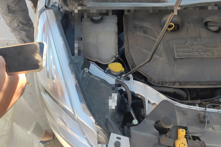 Used Ford Kuga 2013 2.0L GTDi Four-Wheel-Drive Elite Model Engine Bay Right