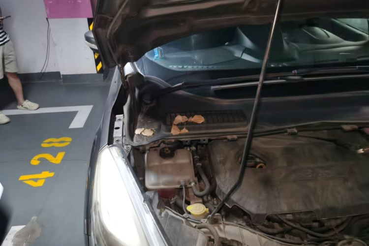 Used Ford Kuga 2013 1.6L GTDi Two-Wheel-Drive Comfort Model Engine Bay Right
