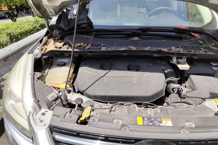 Used Ford Kuga 2013 2.0L GTDi Four-Wheel Drive Premium Model Engine Bay Right