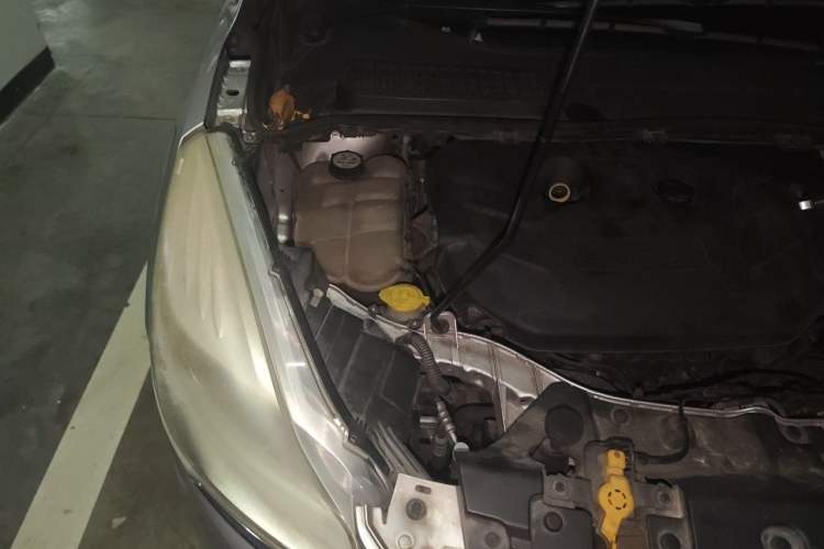 Used Ford Kuga 2013 2.0L GTDi Four-Wheel-Drive Elite Model Engine Bay Right