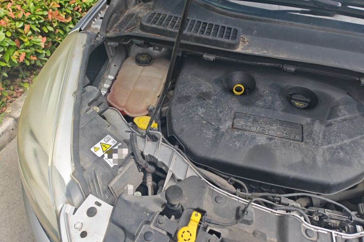 Used Ford Kuga 2013 2.0L GTDi Four-Wheel Drive Premium Model Engine Bay Right