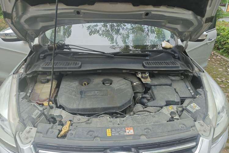 Used Ford Kuga 2013 2.0L GTDi Four-Wheel-Drive Sport Model Engine Bay