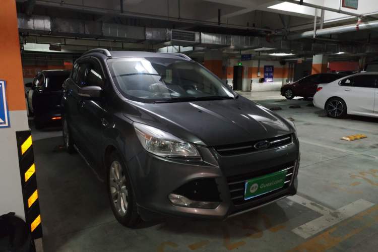 Used Ford Kuga 2013 1.6L GTDi Two-Wheel-Drive Comfort Model Front Right 45 Deg