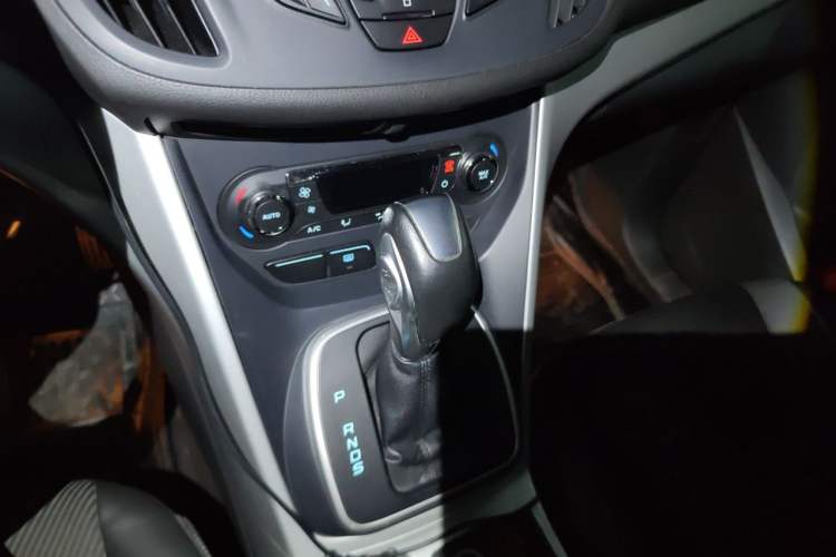 Used Ford Kuga 2013 1.6L GTDi Two-Wheel-Drive Trend Model Gear Lever