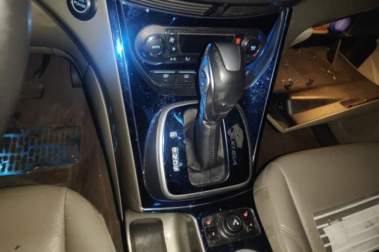 Used Ford Kuga 2013 2.0L GTDi Four-Wheel Drive Premium Model Gear Lever