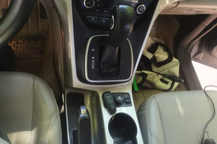 Used Ford Kuga 2013 1.6L GTDi 4x4 Elite Model Gear Lever
