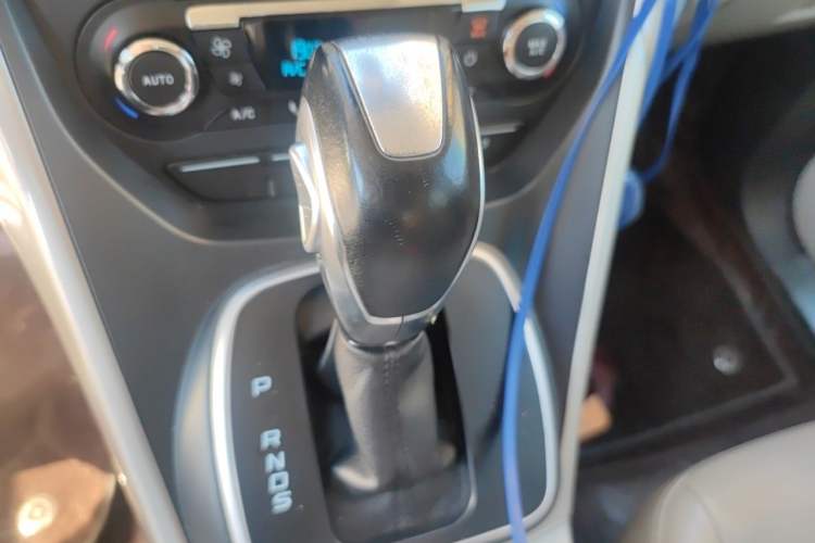 Used Ford Kuga 2013 2.0L GTDi Four-Wheel-Drive Elite Model Gear Lever